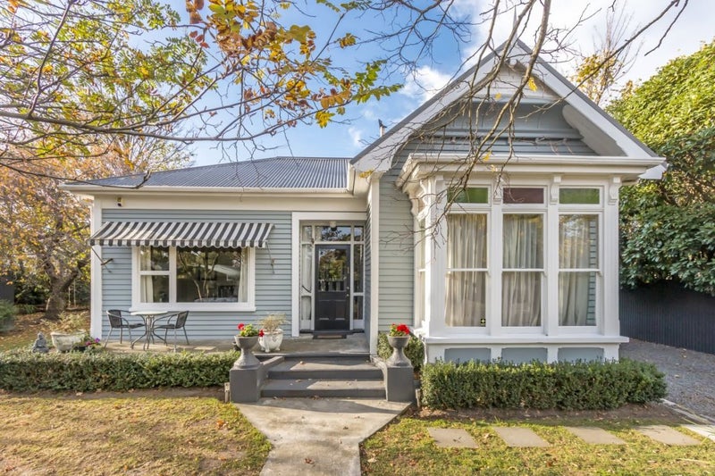 4 Bronte Place, Waltham, Christchurch - Carousel 1