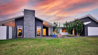 13 Charteris Rise, Riverdale, Gisborne - Carousel 1