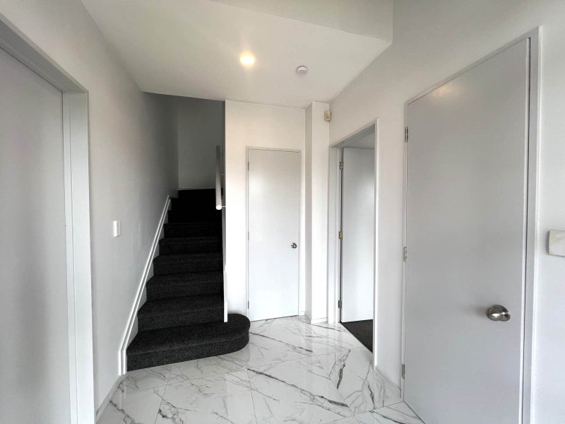 19 Lagoon Way, West Harbour, Auckland - Carousel 2