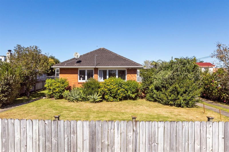 1/134 Onewa Road, Northcote, Auckland - Carousel 1