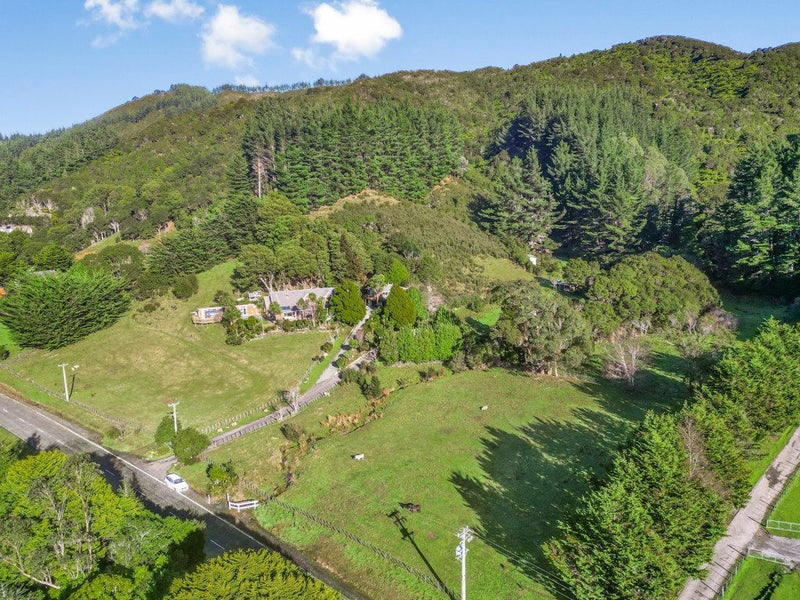 107 Crowther Road, Wainuiomata, Lower Hutt - Carousel 40