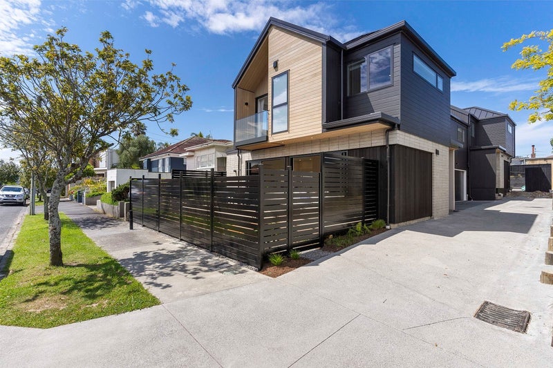 11 Winsomere Crescent, Westmere, Auckland - Carousel 1