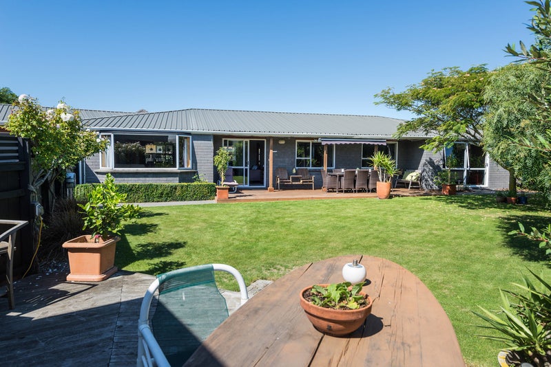 16 Orlando Crescent, Waimairi Beach, Christchurch - Carousel 1