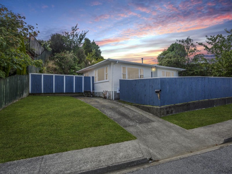 29 Vista Crescent, Maoribank, Upper Hutt - Carousel 1