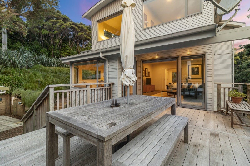 16 Hill Road, Palm Beach, Waiheke Island - Carousel 1