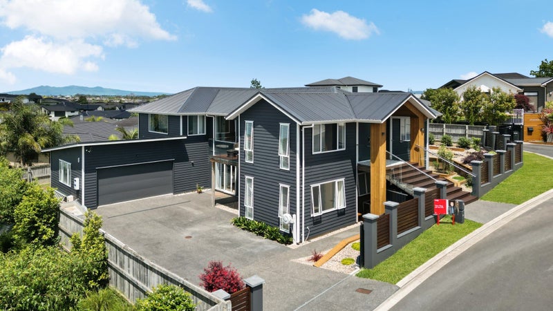 9 Sylvester Crescent, Flagstaff, Hamilton - Carousel 1