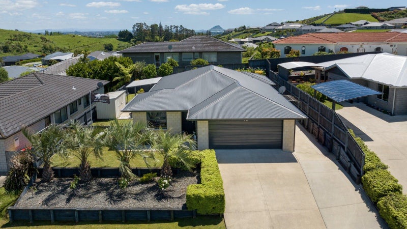 135 Ballintoy Park Drive, Welcome Bay, Tauranga - Carousel 1