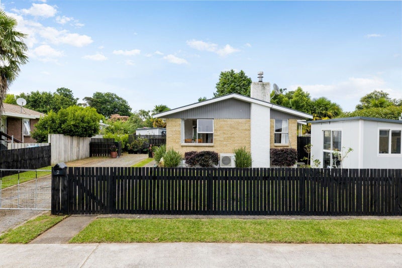 2 Creswell Place, Leamington, Cambridge - Carousel 1
