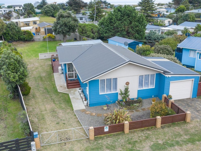 45 Kahukura Avenue, Waitarere Beach, Levin - Carousel 1