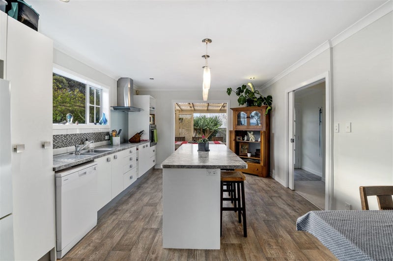 15 Nathan Avenue, Paraparaumu Beach, Paraparaumu - Carousel 2