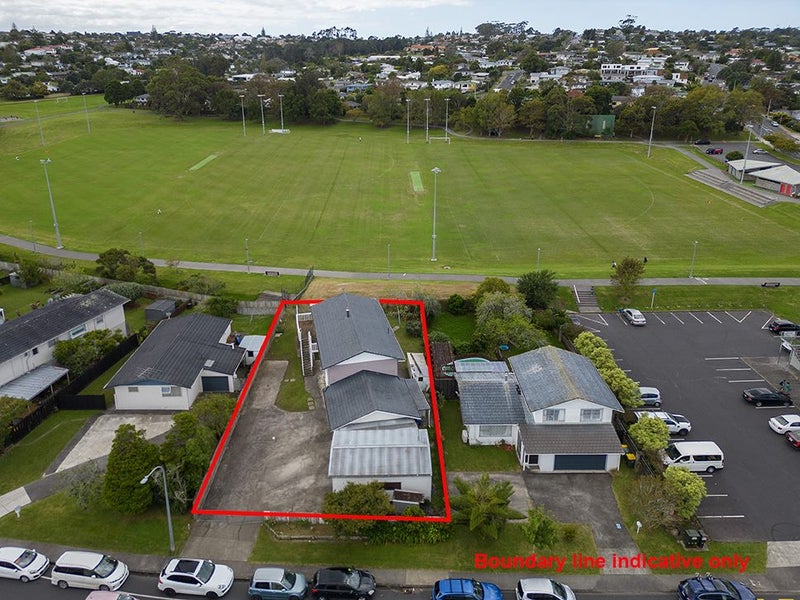 136 Sycamore Drive, Sunnynook, Auckland - Carousel 2