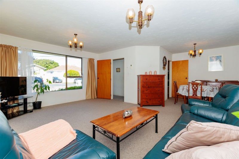 37B Parkvale Road, Karori, Wellington - Carousel 2