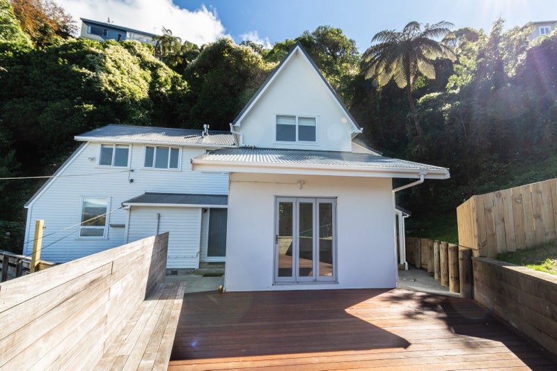 136 Raroa Road, Aro Valley, Wellington - Carousel 1
