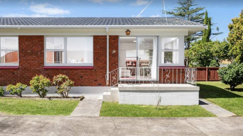1/648 Pakuranga Road, Highland Park, Auckland - Carousel 1