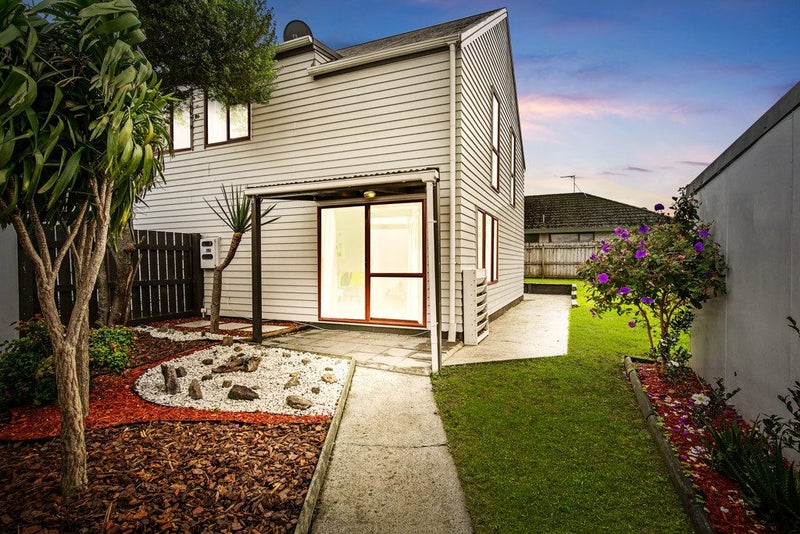 1/21 Solveig Place, Randwick Park, Auckland - Carousel 1