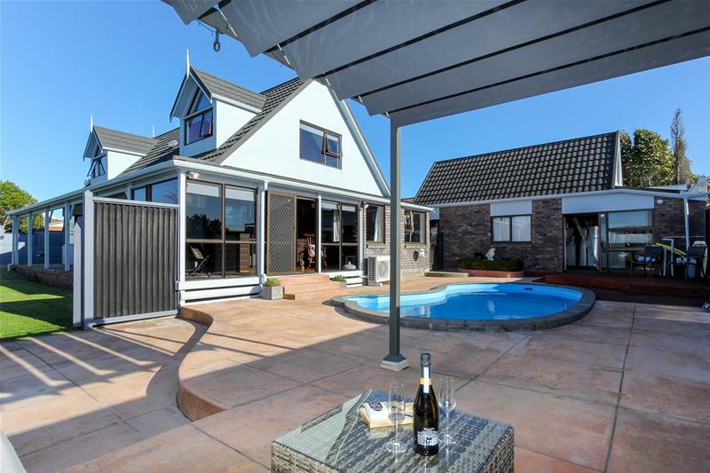 13 Poplar Grove, Whalers Gate, New Plymouth - Carousel 1