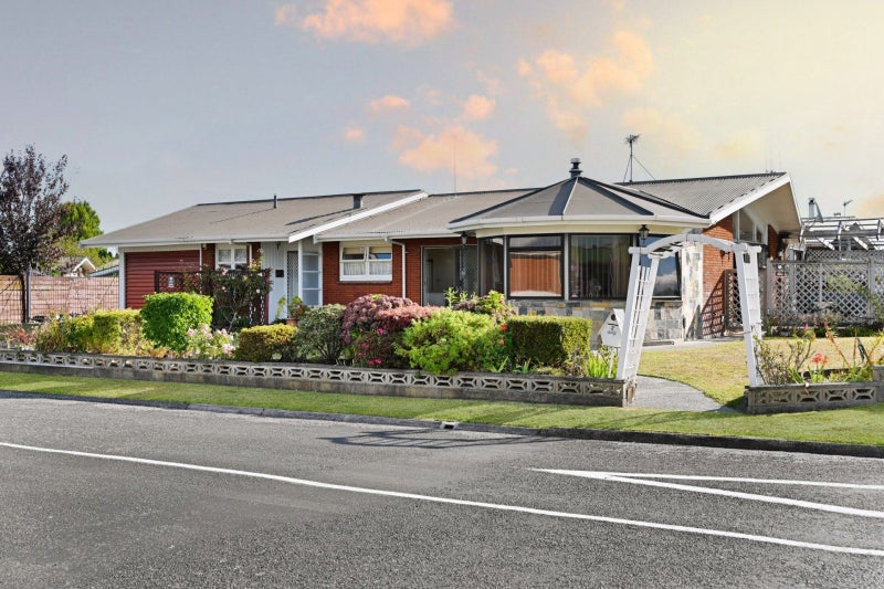 2 Guy Place, Melville, Hamilton - Carousel 2