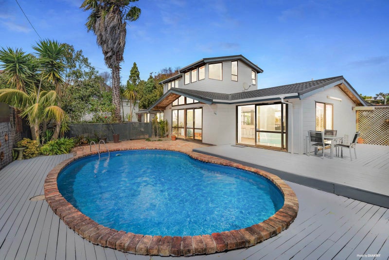 866 Beach Road, Waiake, Auckland - Carousel 2