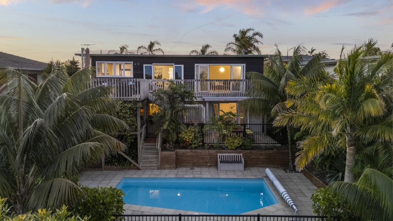 5 Ravenwood Drive, Forrest Hill, Auckland - Carousel 1