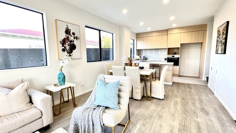 24A Lincoln Park Avenue, Massey, Auckland - Carousel 1