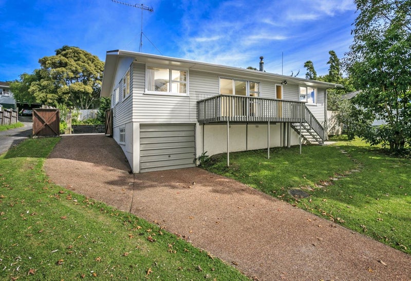 7 Tahu Crescent, Sunnynook, Auckland - Carousel 1
