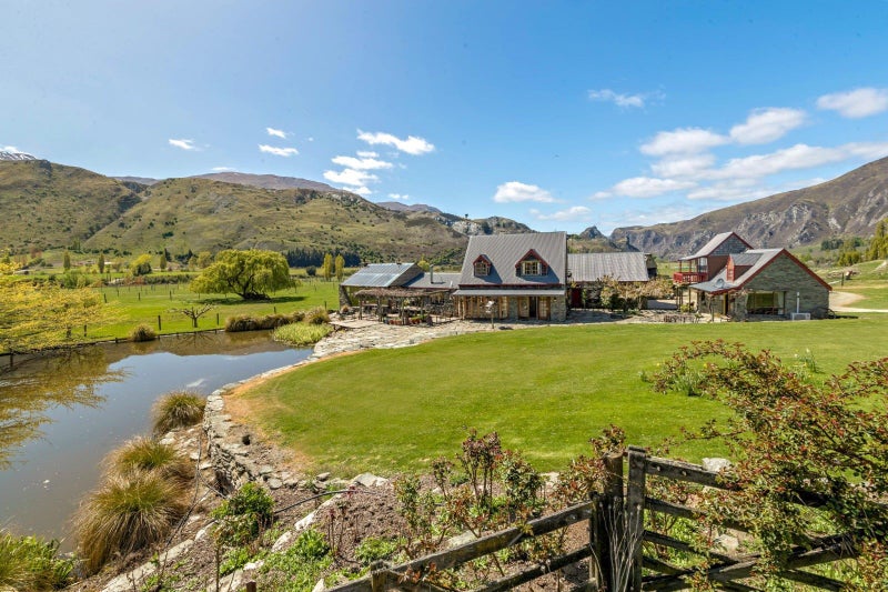 352 Morven Ferry Road, Arrow Junction, Queenstown - Carousel 1