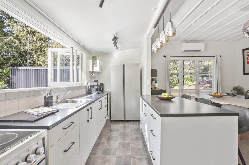 218 Woodlands Park Road, Titirangi, Auckland - Carousel 2