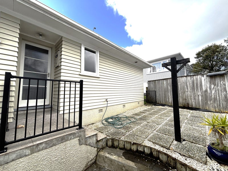 31 Reeves Road, Pakuranga, Auckland - Carousel 14