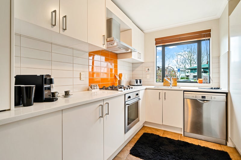 7 Rhone Avenue, Te Atatu Peninsula, Auckland - Carousel 2