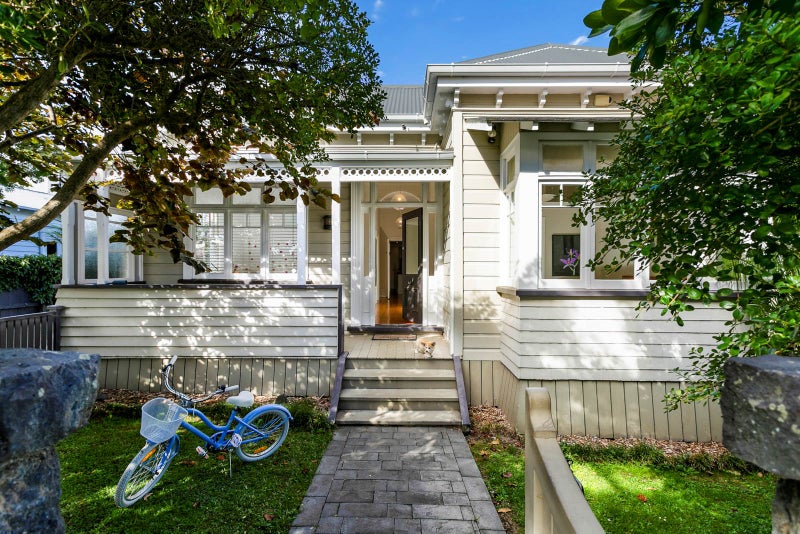28 Haverstock Road, Sandringham, Auckland - Carousel 1