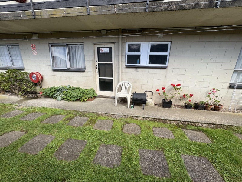 1-8/16 Charlemont Street, Whitiora, Hamilton - Carousel 4