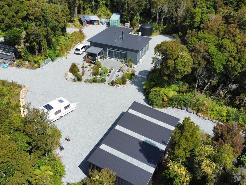 42 Puketiro Drive, Hokitika - Carousel 1