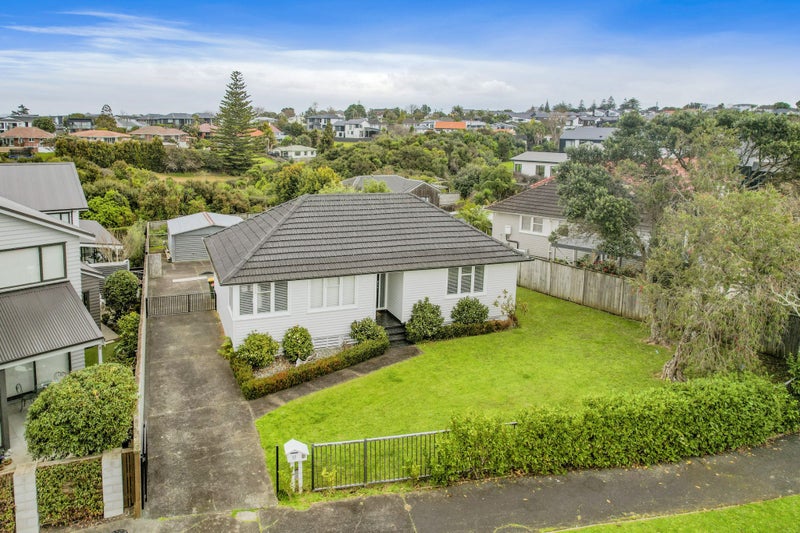 17 Fernwood Place, Wai o Taiki Bay, Auckland - Carousel 1