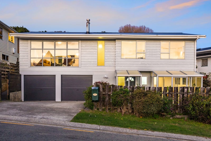 6 Tregear Place, Camborne, Porirua - Carousel 1