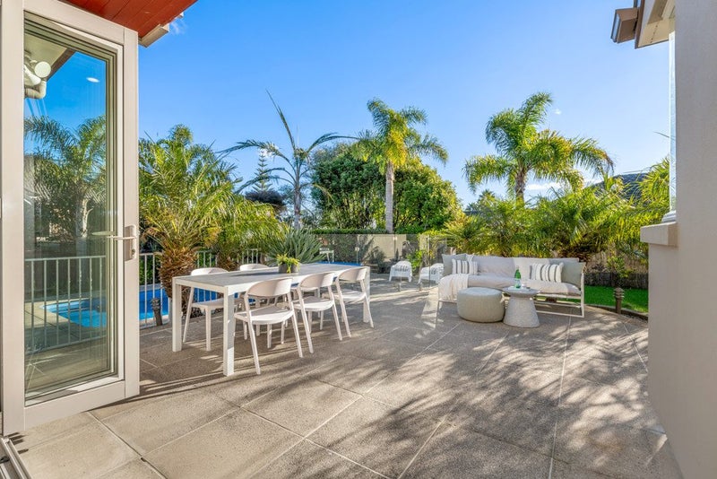 11 Santa Cruz Drive, Shamrock Park, Auckland - Carousel 2