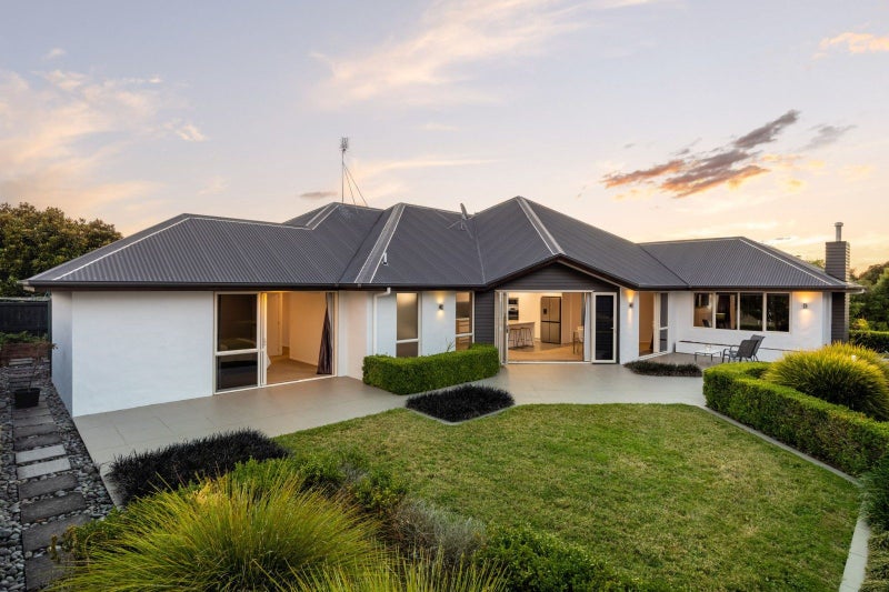 51 Saint James Drive, Huntington, Hamilton - Carousel 2