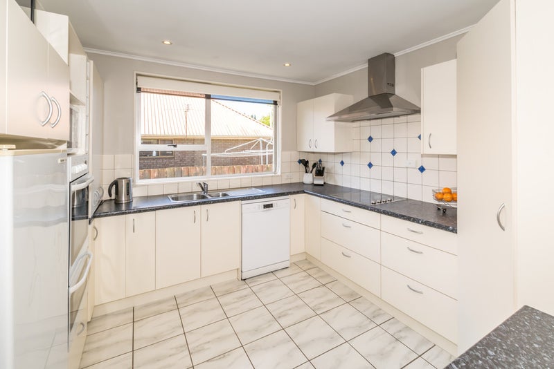 20 Mendip Place, Casebrook, Christchurch - Carousel 2