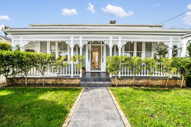 90 Clonbern Road, Remuera, Auckland - Carousel 1