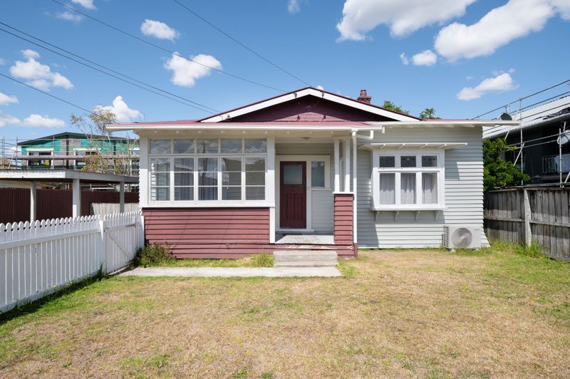 16 Coates Street, Hamilton East, Hamilton - Carousel 13