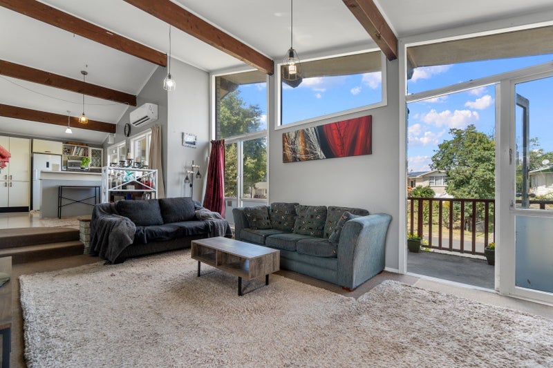 5 Joanna Place, Deanwell, Hamilton - Carousel 1