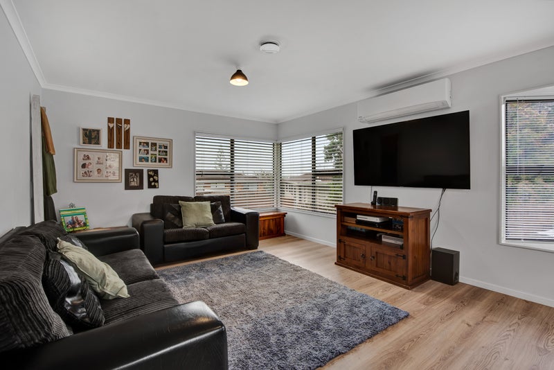 8 Alpine Grove, Upper Vogeltown, New Plymouth - Carousel 2