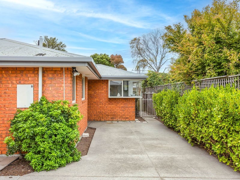 2/118 Aorangi Road, Bryndwr, Christchurch - Carousel 2
