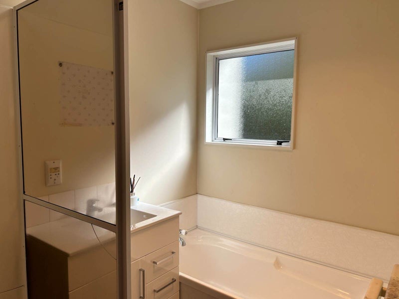 17 Atlantis Place, Totara Vale, Auckland - Carousel 11