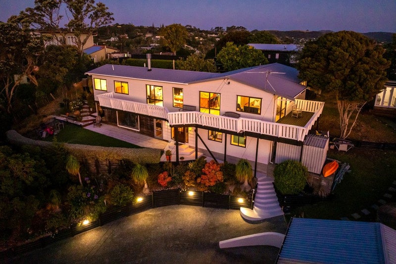 11 Fisher Street, Surfdale, Waiheke Island - Carousel 1