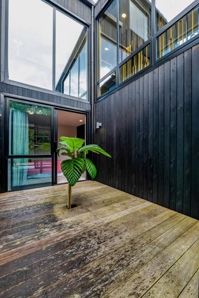 12A Baring Terrace, Strandon, New Plymouth - Carousel 50