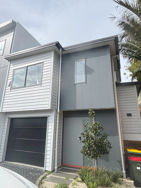 49E Oaktree Avenue, Browns Bay, Auckland - Carousel 1