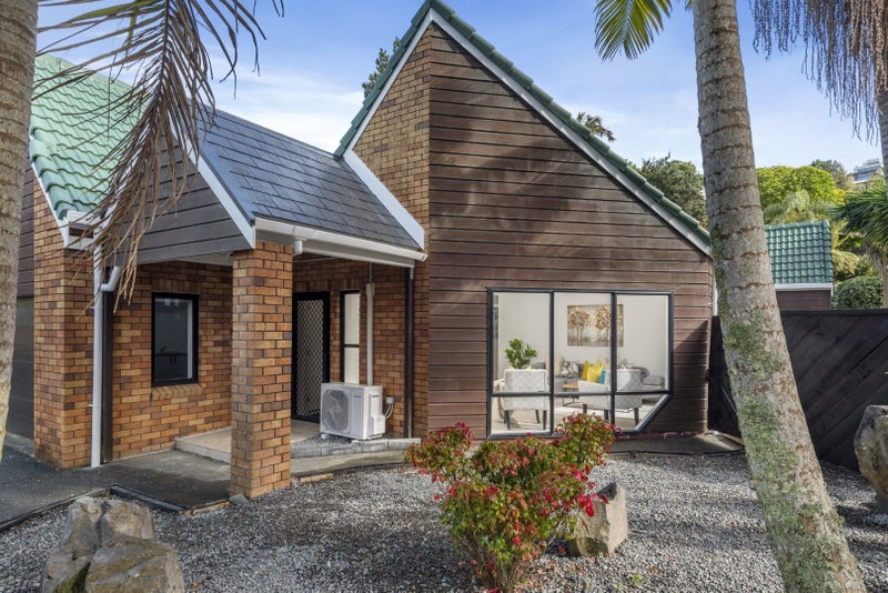 2 Stitchbird Close, Murrays Bay, Auckland - Carousel 1