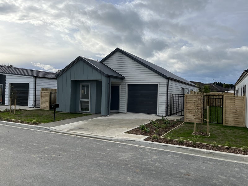18 Koru Street, Mangere Bridge, Auckland - Carousel 1