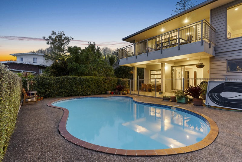 12 Cockle Bay Road, Cockle Bay, Auckland - Carousel 2