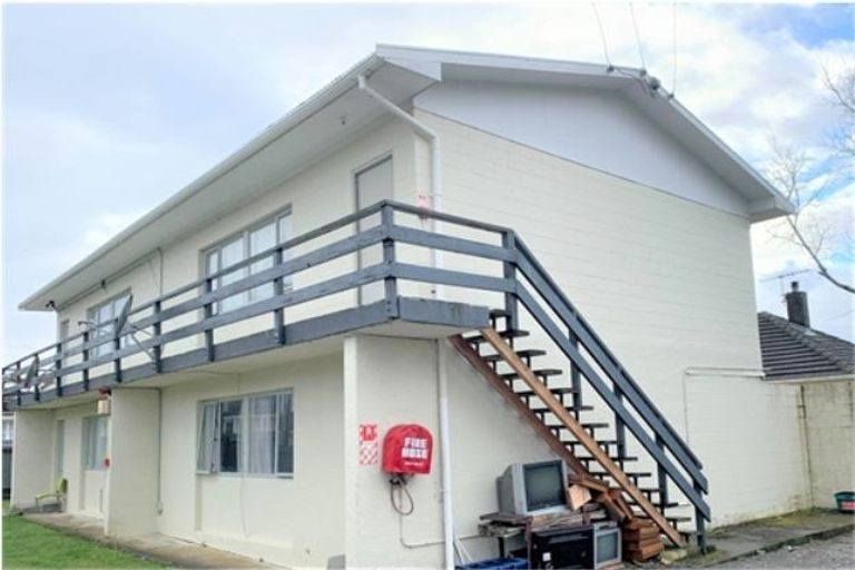 2/9 Totara Street, Trentham, Upper Hutt - Carousel 1